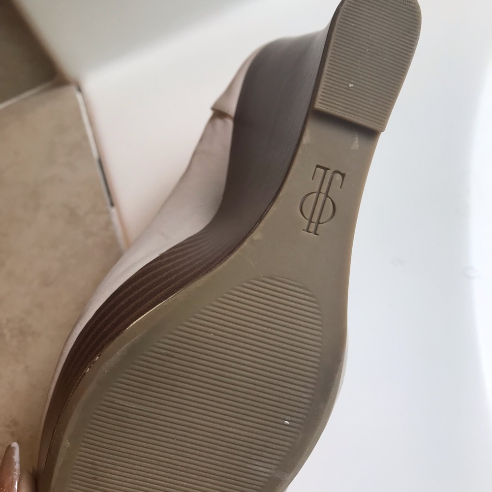 Shoes - Picture 3 of 4